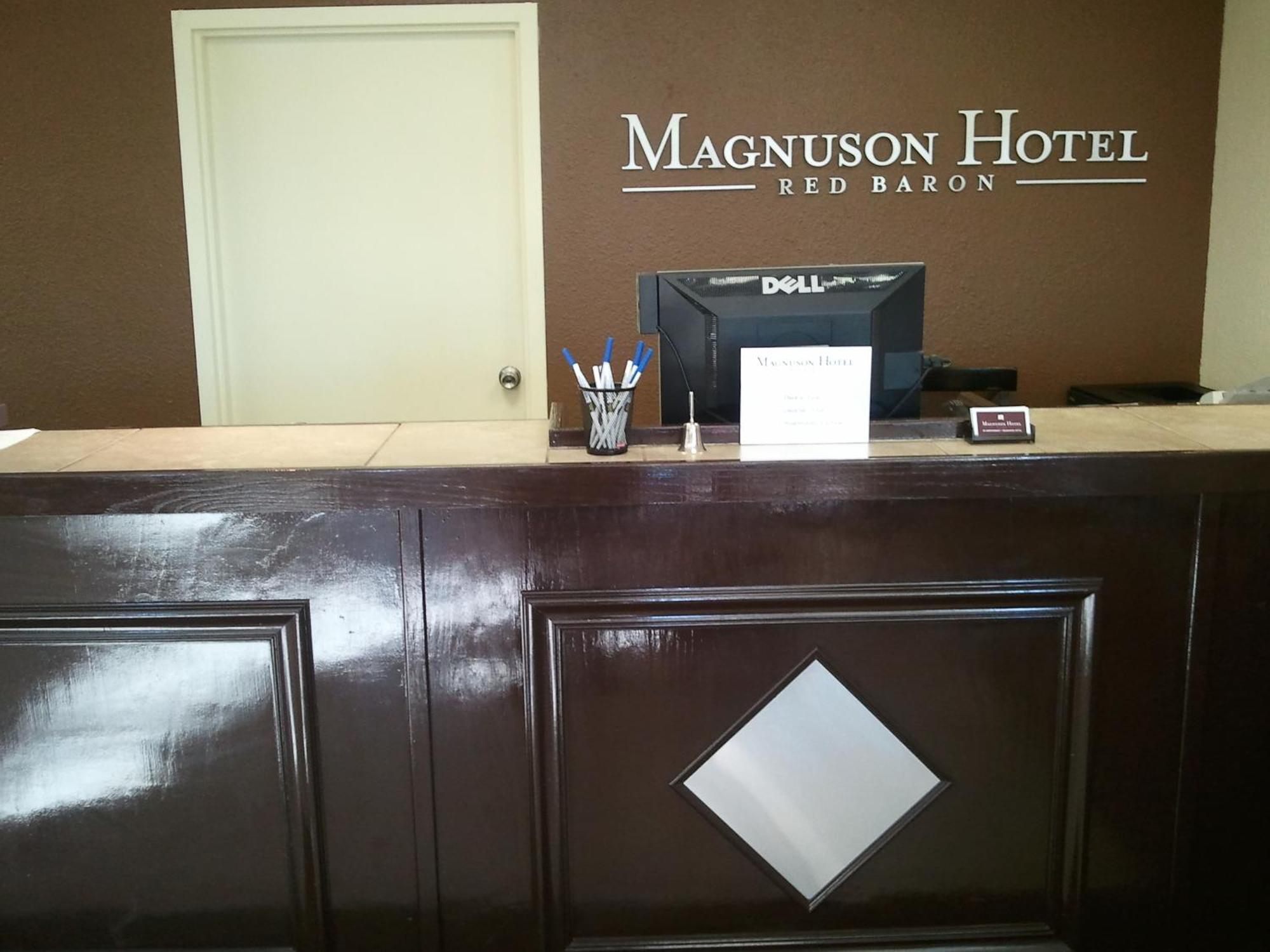 Magnuson Hotel Red Baron Garden City Exteriér fotografie