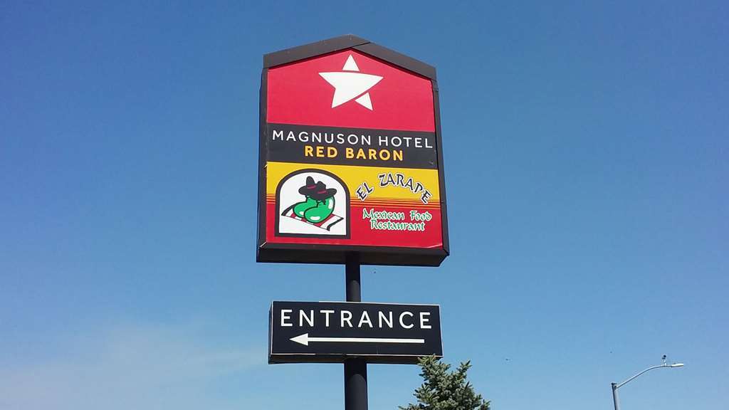 Magnuson Hotel Red Baron Garden City Exteriér fotografie